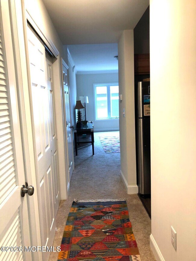 Building Photo - 16 Lake Ave