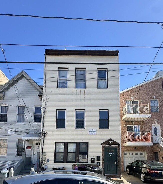 Building Photo - 62 Wales Ave