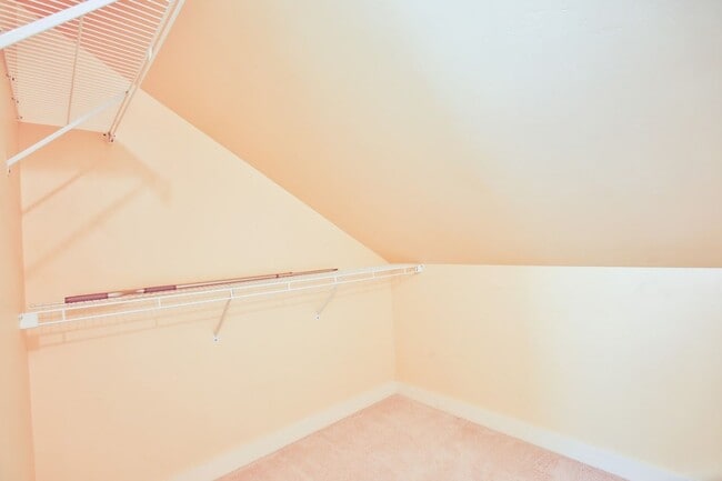 Building Photo - 1086 Village Loop