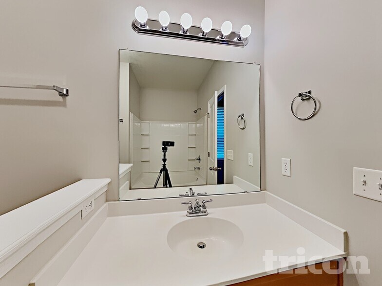 Building Photo - 7894 Bluefin Trail