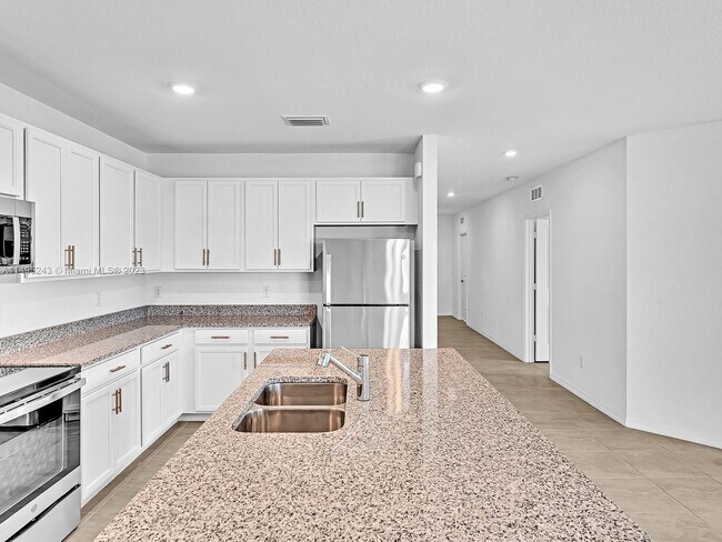 Building Photo - 2033 SW Castinet Ln