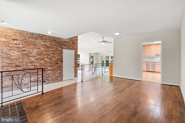Building Photo - 7504 Radnor Rd