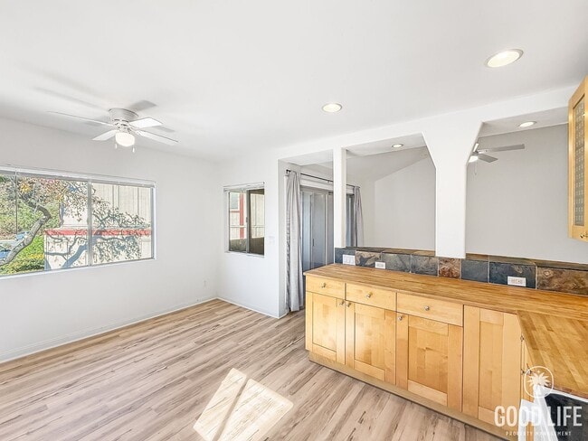 Building Photo - Great 2B/1.5BA Condo in Del Cerro for Rent!