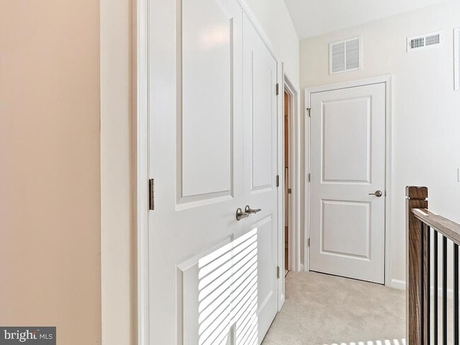 Building Photo - 1001 Greenwich Dr