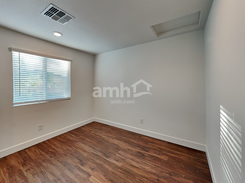 Building Photo - 6627 S 42nd Dr