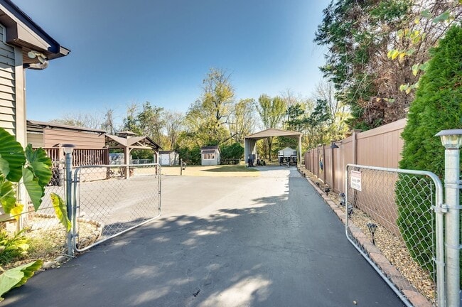 Building Photo - 808 Water View Terrace