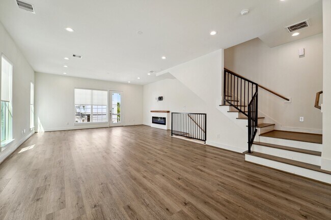 Building Photo - 2520 Ohsfeldt St