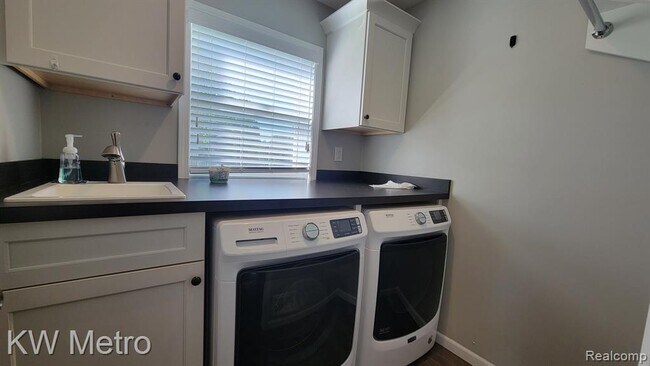 Building Photo - 46400 Briargate Dr
