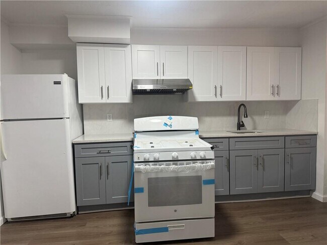 Primary Photo - 341 51st St