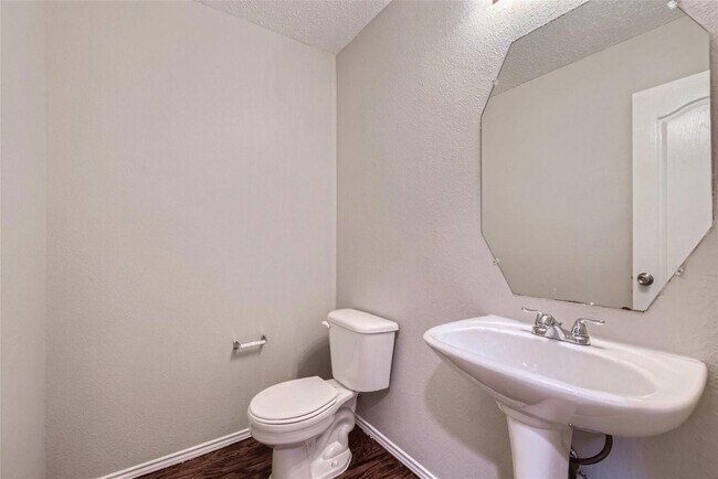 Building Photo - 123 Southampton Dr