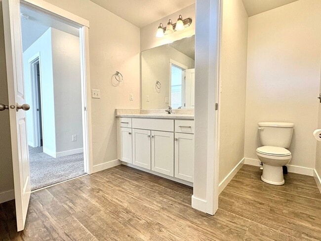 Building Photo - West Jordan 3-Bedroom Home - Clean, Cozy & Convenient