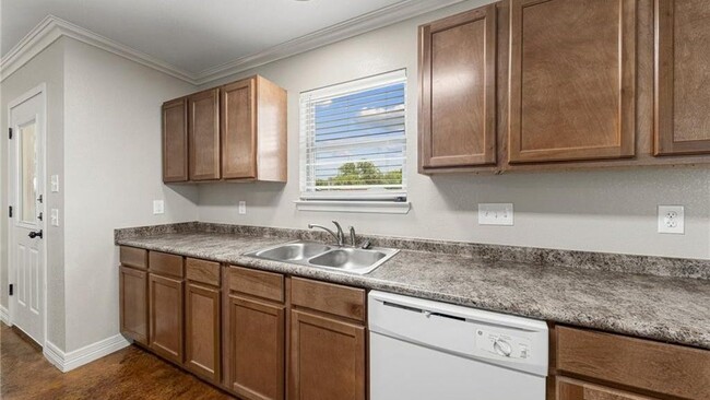 Building Photo - 2807 Terrace Dr