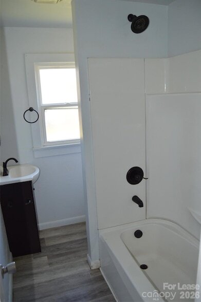 Building Photo - 515 S Elm St