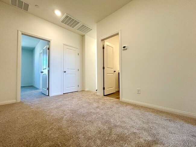 Building Photo - Brand new Townhome!   Summerlin Grand Park Village