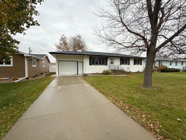 Building Photo - 1021 5th Ave SW