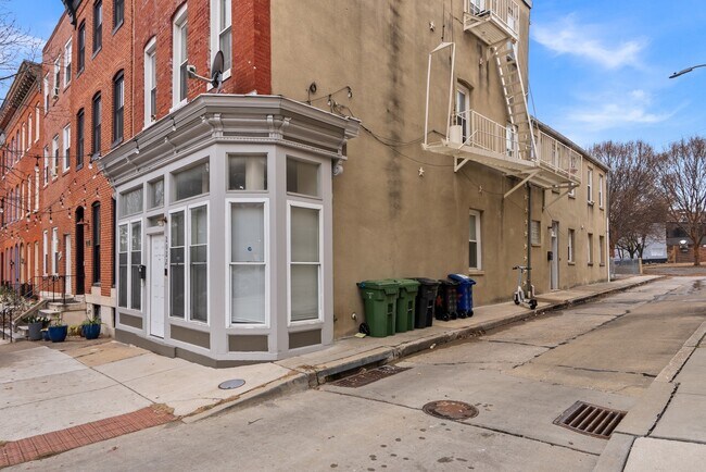 Building Photo - 2022 E Baltimore St