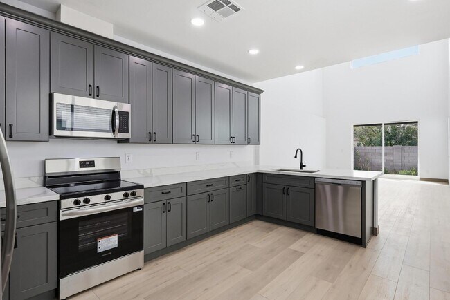 Building Photo - 2813 E St