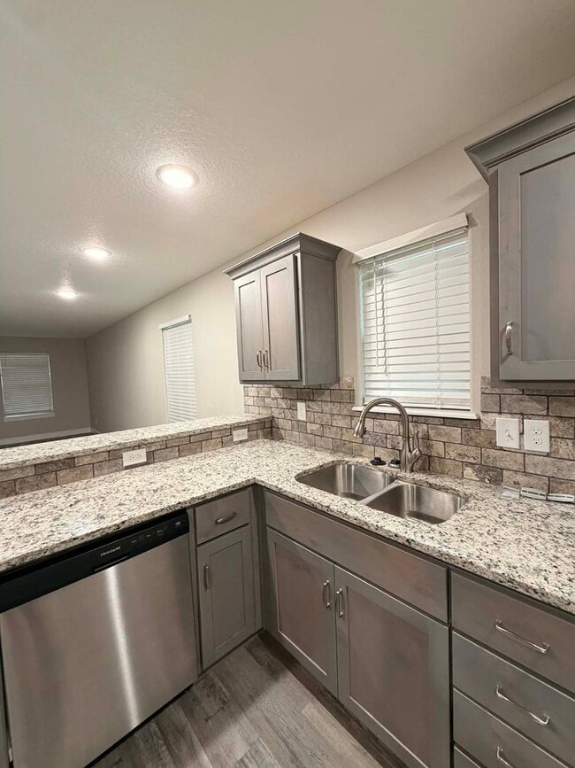 Building Photo - New build, 3 bed/2 bath, stainless steel appliances, two car garage, fenced in back yard!!!!