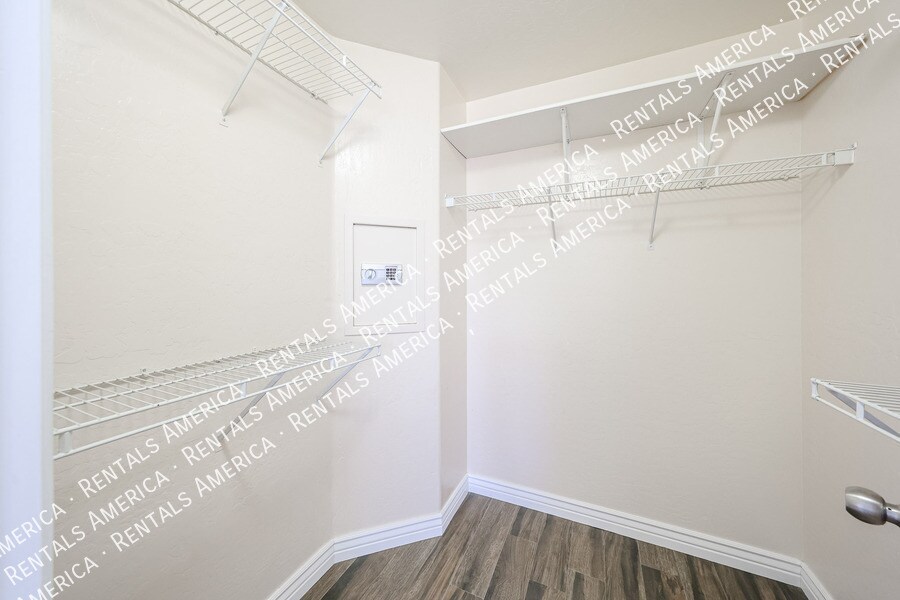 Building Photo - 15428 W Mauna Loa Ln