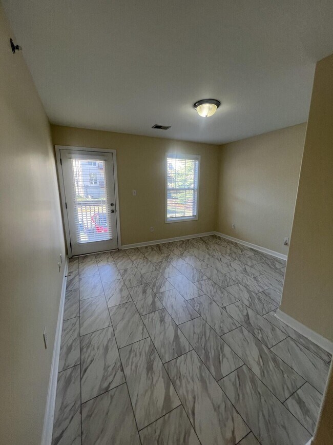 Building Photo - 857 Malabu Dr