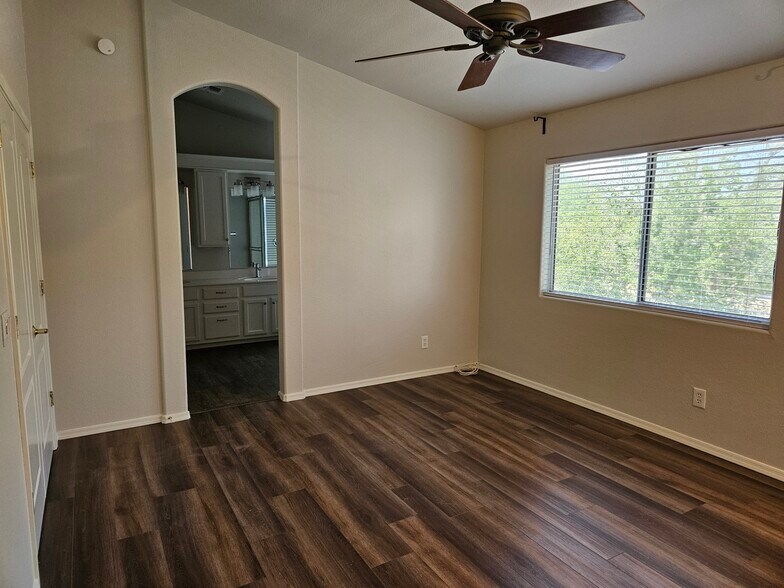 Master bedroom - 20408 N 70th Dr
