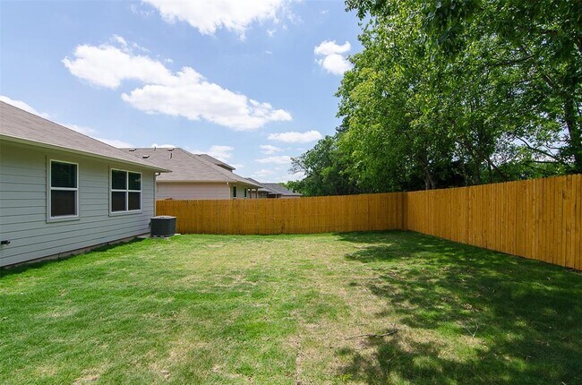 Building Photo - 117 Naset Dr