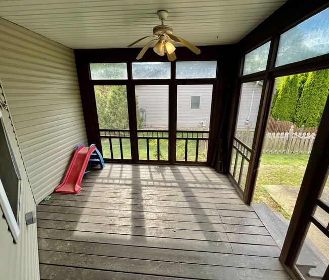 Building Photo - Four bedroom in Glen Carbon