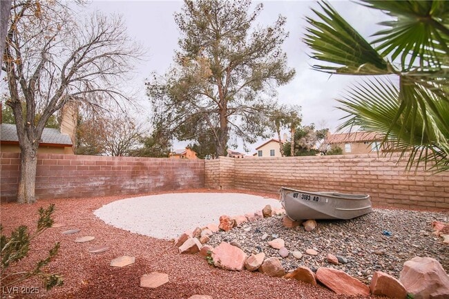 Building Photo - 7399 Topeka Dr