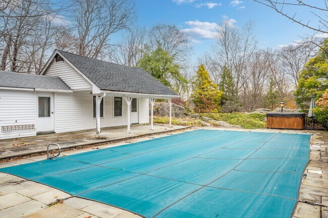 Building Photo - Beautiful 4 Bedroom 3.5 Bathroom Home On Quiet Tree-Lined Street In Millwood.