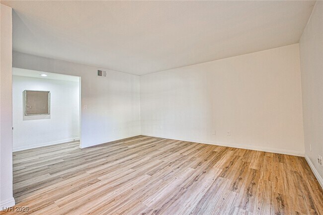 Building Photo - 5493 Indian River Dr