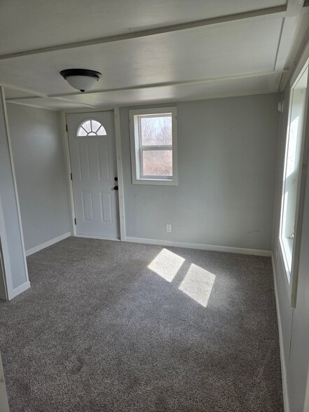 Building Photo - 8 Geer Rd