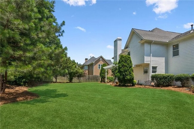 Building Photo - 805 Yosemite Dr NW