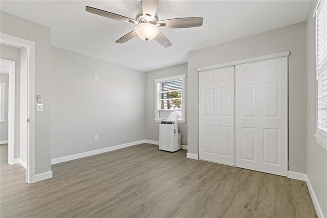 Building Photo - 8441 Bayshore Dr