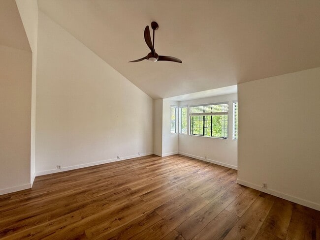 Building Photo - Beautiful 3 bedroom (2 bed + den/office) t...