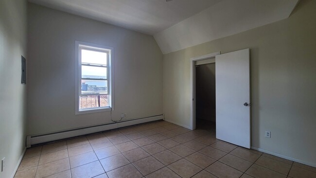 Building Photo - 123 75th St
