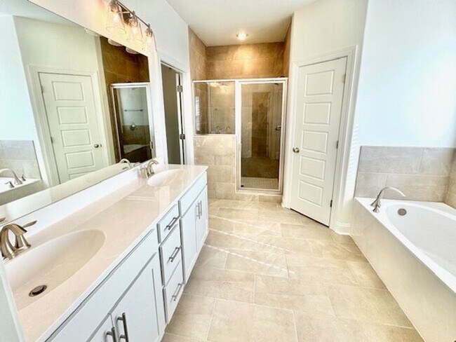 Building Photo - Now Leasing a 5-Bedroom 3 Bath Home in Olive Branch, MS Zoned for Great Schools-DeSoto Central.