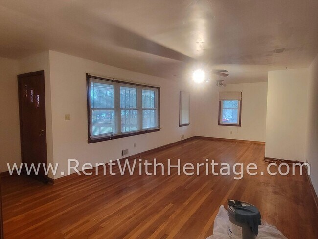 Building Photo - GRAMPA'S BUNGELOW - AWESOME BRICK RANCH WITH FULL UNFINISHED BASEMENT / GREAT LOCATION