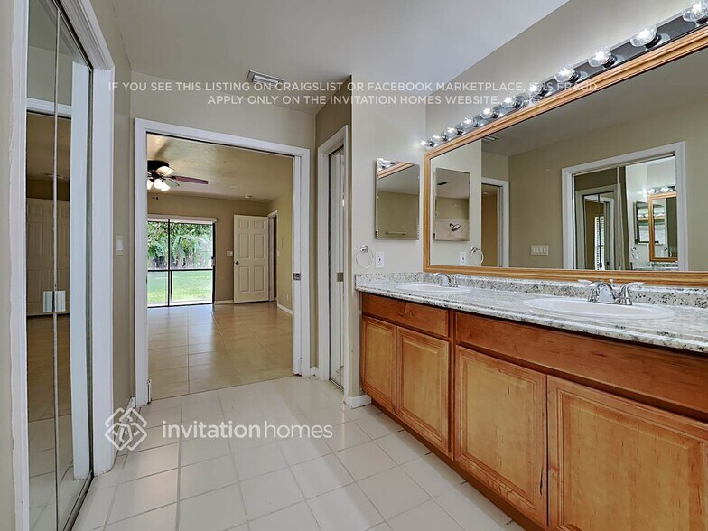 Building Photo - 13325 Kingsbury Dr