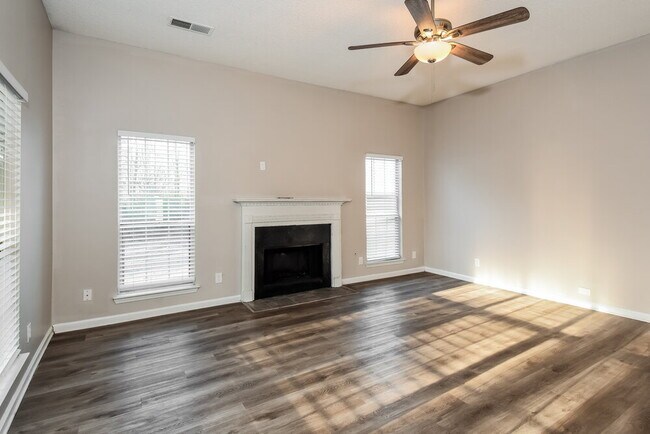 Building Photo - 1365 Lywellen Ct