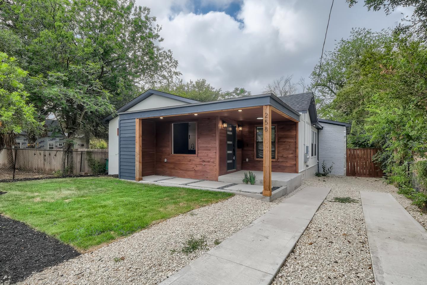 Building Photo - Gorgeous Tobin Hill North home near St. Ma...