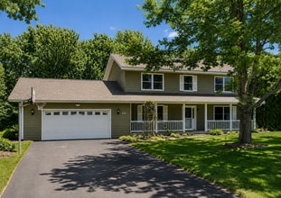 Building Photo - Lovely 4BR 4BA Home in the Best Neighborhood in Sartell!