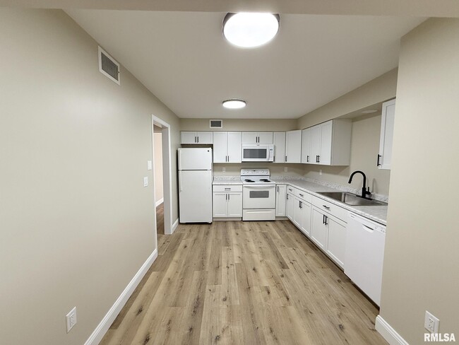 Building Photo - 3440 Villa Ridge