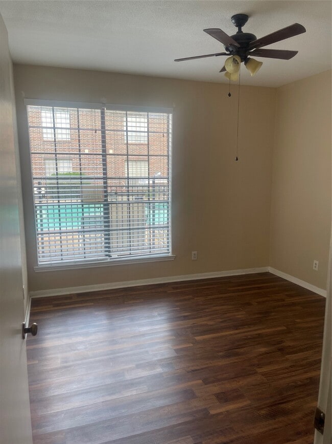 Building Photo - 2121 El Paseo St