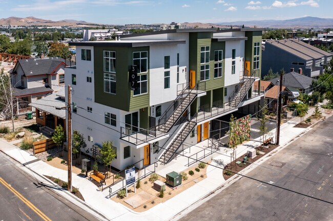 Building Photo - 307 Pine St