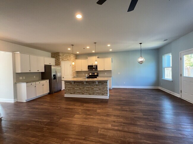 Building Photo - 203 Hayworth Rd
