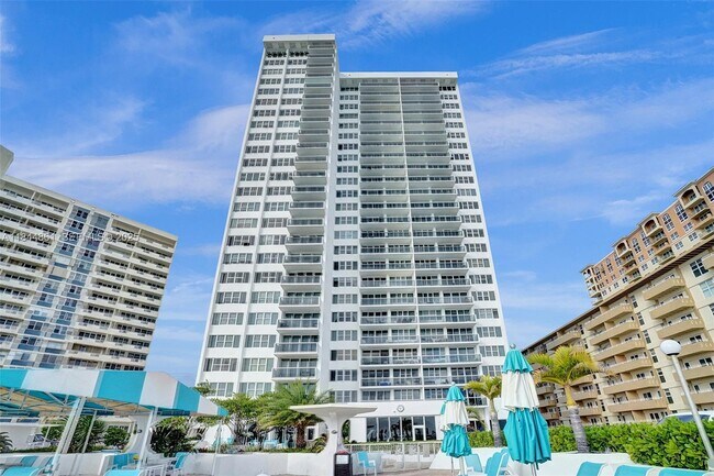 Building Photo - 3140 S Ocean Dr