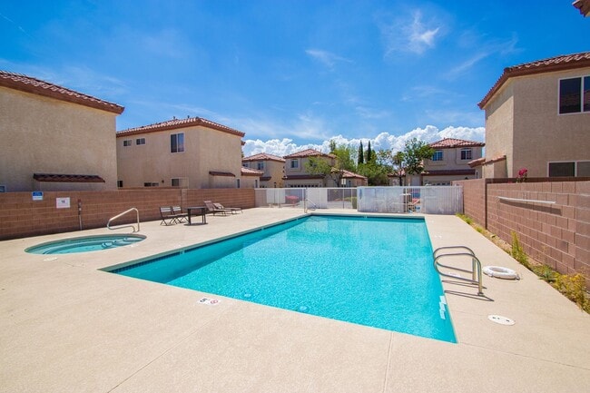 Building Photo - 4 bedroom 3 bath centrally located home