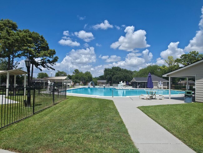Building Photo - 13915 Old Village Ln