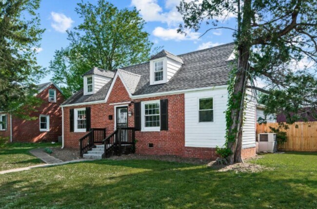Building Photo - 206 E 37th St