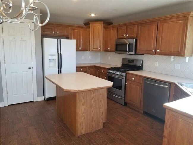 Building Photo - 884 Palisades Ave